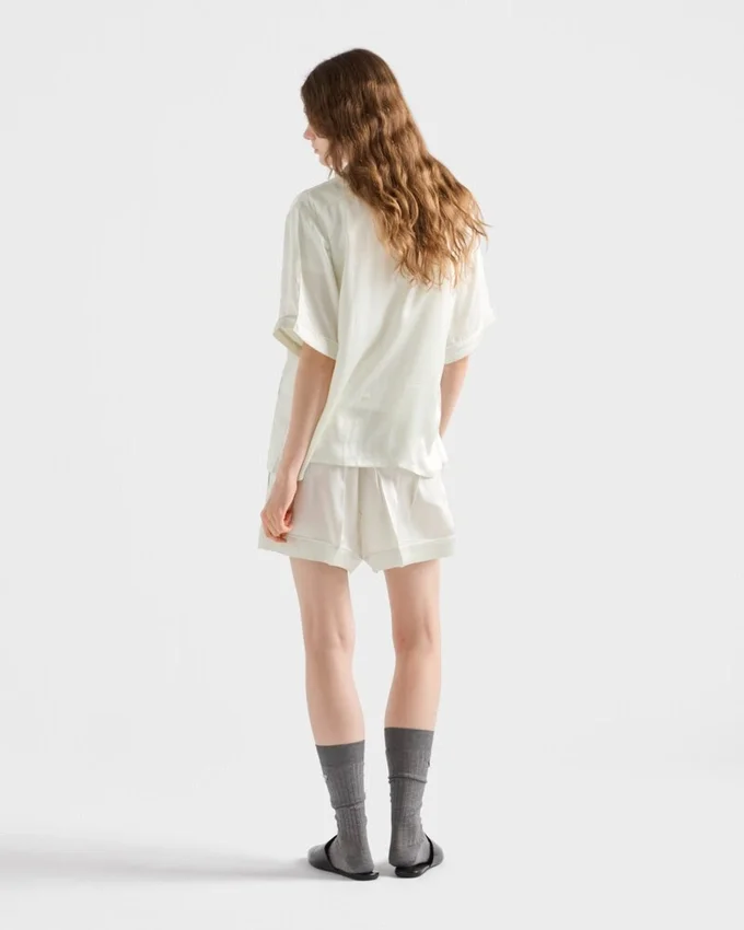 Pyjamas i satin med shorts i vintage-look Pyjamas i satin med shorts i vintage-look