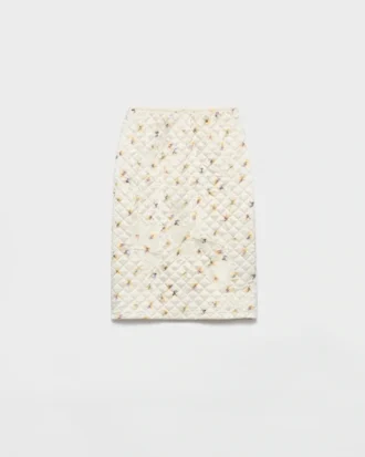 Quiltad satinkjol med blommönster Quiltad satinkjol med blommönster