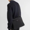 Re-Nylon- och Saffiano-axelväska