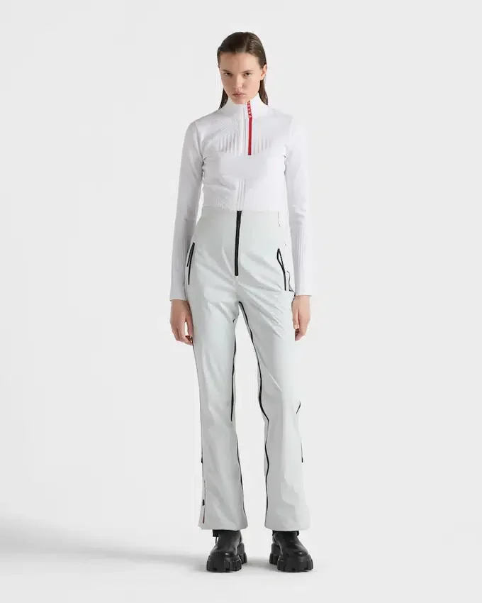 Re-Nylon-tröja med hög hals Re-Nylon-tröja med hög hals