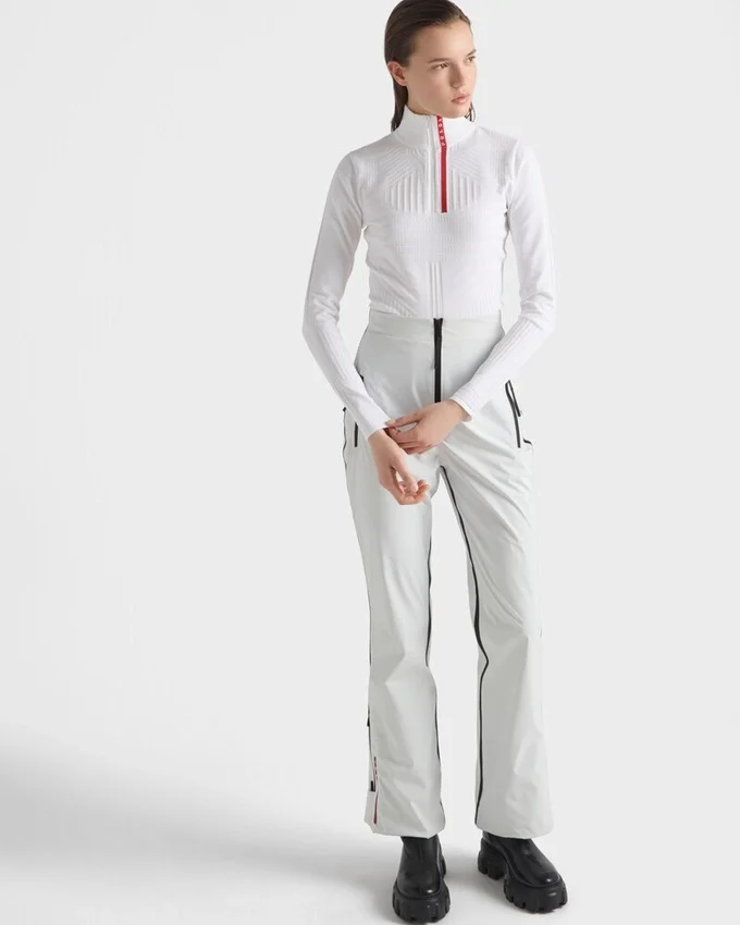 Re-Nylon-tröja med hög hals Re-Nylon-tröja med hög hals