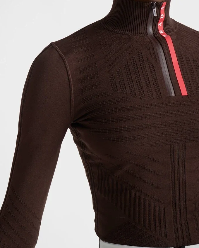 Re-Nylon-tröja med hög hals Re-Nylon-tröja med hög hals