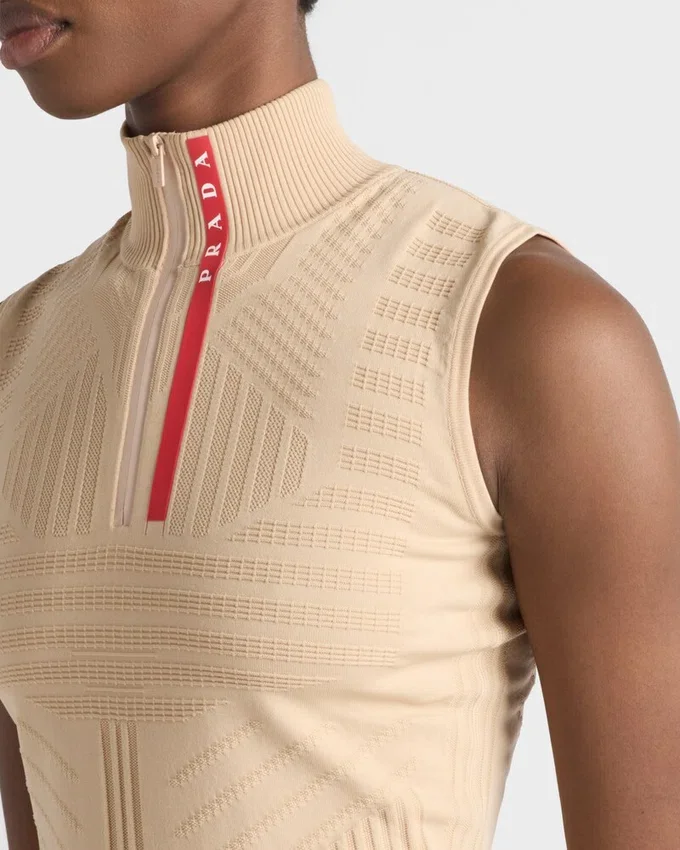Re-Nylon-tröja med hög hals Re-Nylon-tröja med hög hals