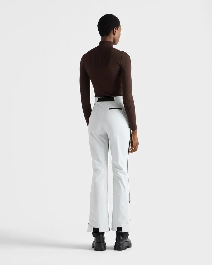 Re-Nylon-tröja med hög hals Re-Nylon-tröja med hög hals