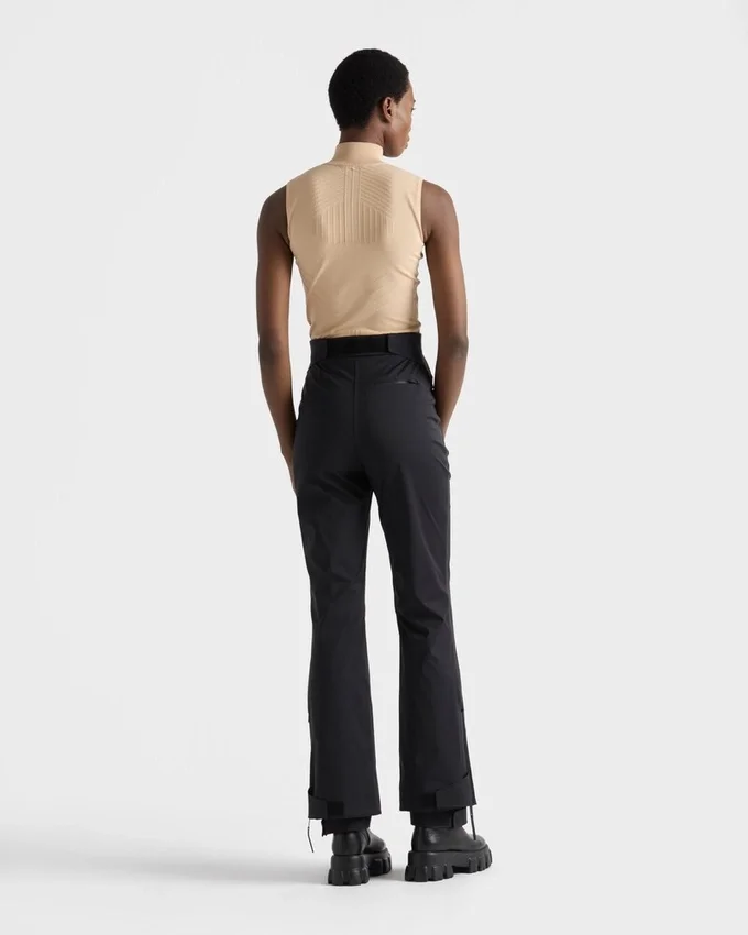 Re-Nylon-tröja med hög hals Re-Nylon-tröja med hög hals