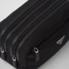 Resväska i Re-Nylon och Saffiano-läder Resväska i Re-Nylon och Saffiano-läder