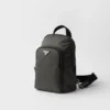 Ryggsäck i Re-Nylon och Saffiano-läder Ryggsäck i Re-Nylon och Saffiano-läder