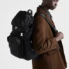 Ryggsäck i Re-Nylon och Saffiano-läder Ryggsäck i Re-Nylon och Saffiano-läder
