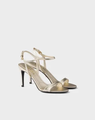 Sandaler i lackat Saffiano-läder Sandaler i lackat Saffiano-läder