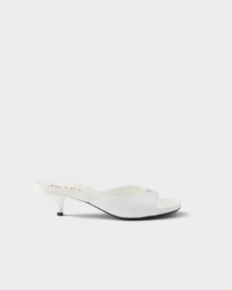 Sandaler med låg klack i lackläder