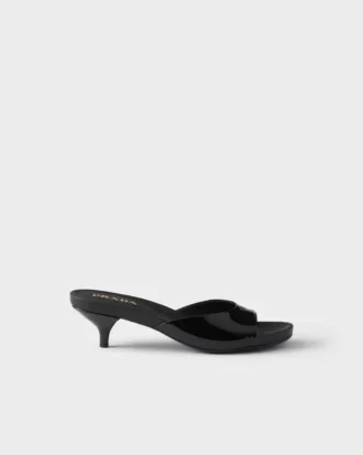 Sandaler med låg klack i lackläder