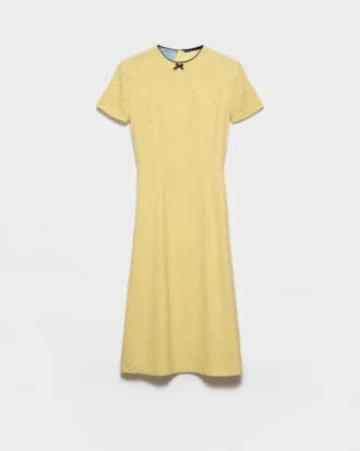 Satin klänning med prickar