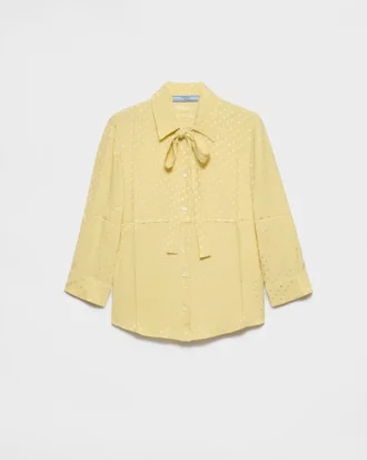 Satinblus med prickar Satinblus med prickar