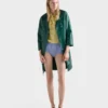Satinblus med prickar Satinblus med prickar