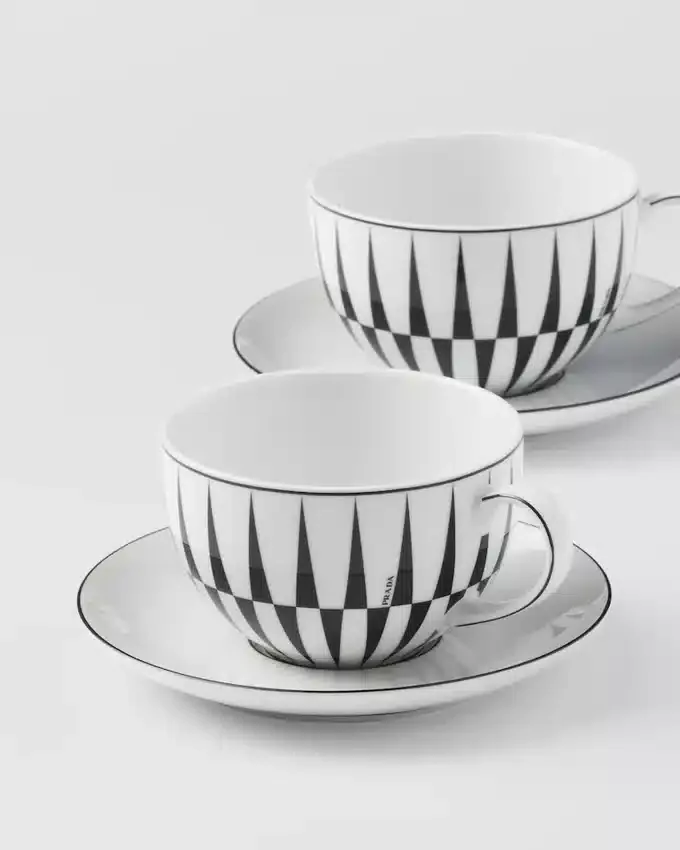 Set med två cappuccinokoppar i porslin – ränder Set med två cappuccinokoppar i porslin – ränder