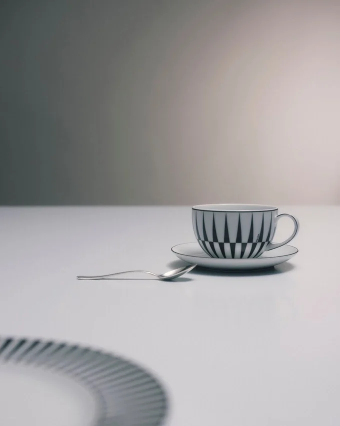 Set med två cappuccinokoppar i porslin – ränder Set med två cappuccinokoppar i porslin – ränder