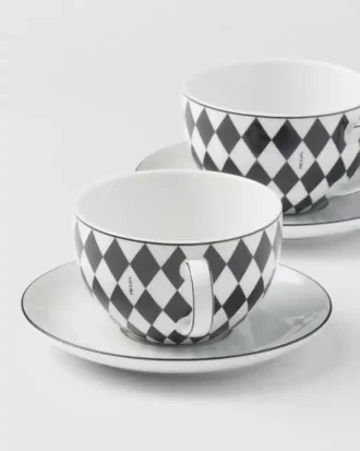 Set med två cappuccinokoppar i porslin – rutmönster