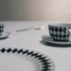 Set med två cappuccinokoppar i porslin – rutmönster Set med två cappuccinokoppar i porslin – rutmönster