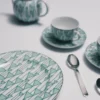 Set med två dessertfat i porslin – Vienna Green Set med två dessertfat i porslin – Vienna Green