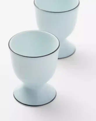 Set med två äggkoppar i porslin – Celadon