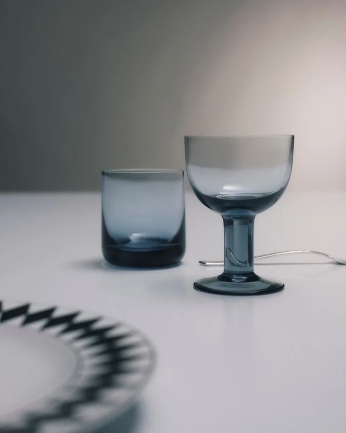 Set med två kristallglas för rött vin – Plinth Set med två kristallglas för rött vin – Plinth