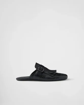 Shuffle-mules i läder med fransar och monk-spänne Shuffle-mules i läder med fransar och monk-spänne