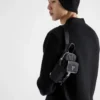 Smartphonefodral i Re-Nylon och Saffiano-läder Smartphonefodral i Re-Nylon och Saffiano-läder