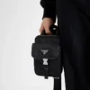 Smartphonefodral i Re-Nylon och Saffiano-läder Smartphonefodral i Re-Nylon och Saffiano-läder