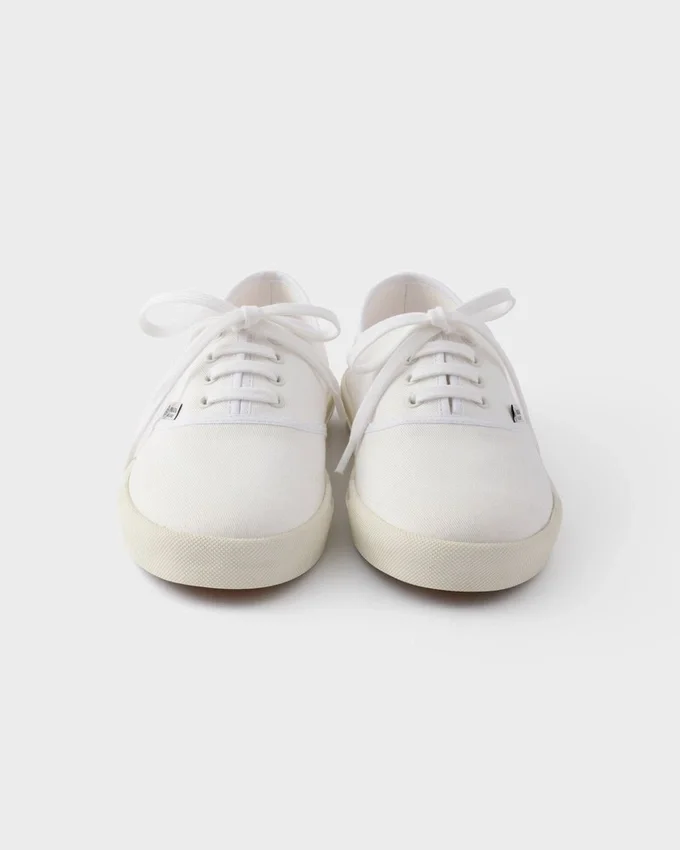 Sneakers med snörning i drilltyg Sneakers med snörning i drilltyg