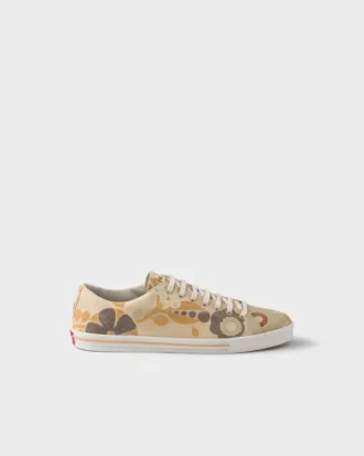 Snörade sneakers i canvas med blommönster