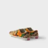 Snörade sneakers i canvas med blommönster Snörade sneakers i canvas med blommönster