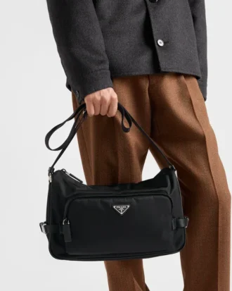 Stor axelväska i Re-Nylon och Saffiano-läder