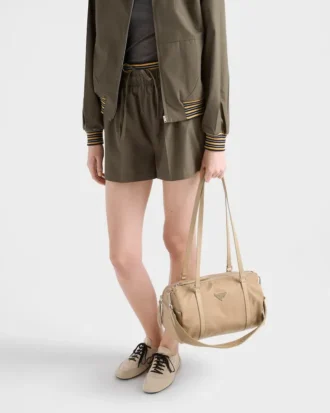 Stor duffelväska i Re-Nylon och Saffiano-läder