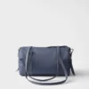 Stor duffelväska i Re-Nylon och Saffiano-läder Stor duffelväska i Re-Nylon och Saffiano-läder
