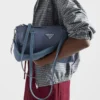 Stor duffelväska i Re-Nylon och Saffiano-läder Stor duffelväska i Re-Nylon och Saffiano-läder