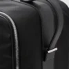 Stor resväska i Re-Nylon och Saffiano-läder Stor resväska i Re-Nylon och Saffiano-läder