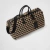 Stor resväska i tyg med broderat Prada-symbole Stor resväska i tyg med broderat Prada-symbole
