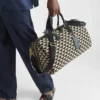 Stor resväska i tyg med broderat Prada-symbole Stor resväska i tyg med broderat Prada-symbole