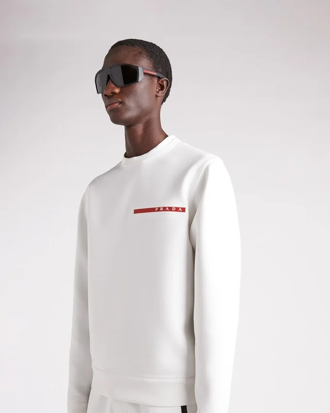 Sweatshirt i tekniskt tyg Sweatshirt i tekniskt tyg