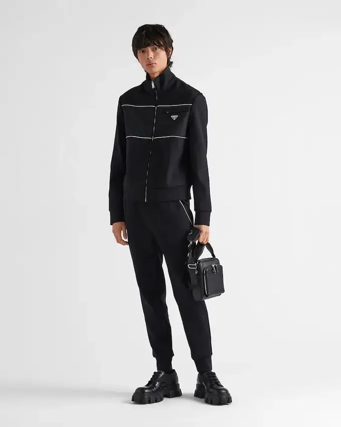 Sweatshirt med detaljer i Re-Nylon Sweatshirt med detaljer i Re-Nylon