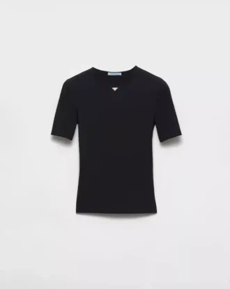 T-shirt med korta ärmar i stretchtyg T-shirt med korta ärmar i stretchtyg