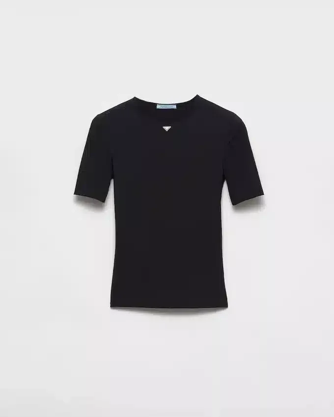 T-shirt med korta ärmar i stretchtyg T-shirt med korta ärmar i stretchtyg