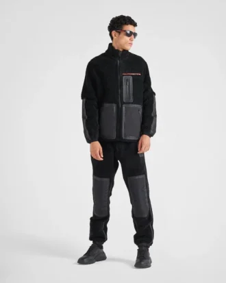 Teknisk jacka i återvunnen fleece