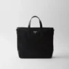 Tote-väska i Re-Nylon och Saffiano-läder Tote-väska i Re-Nylon och Saffiano-läder