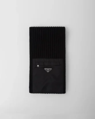 Ullhalsduk med ficka i Re-Nylon Gabardine Ullhalsduk med ficka i Re-Nylon Gabardine