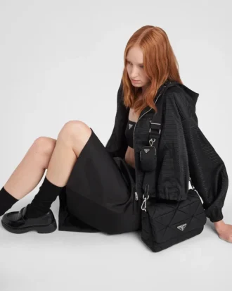 Vadderad axelväska i Re-Nylon