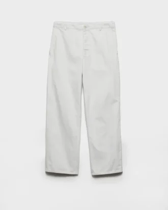 Vanliga blekta jeans