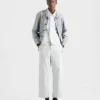 Vanliga blekta jeans