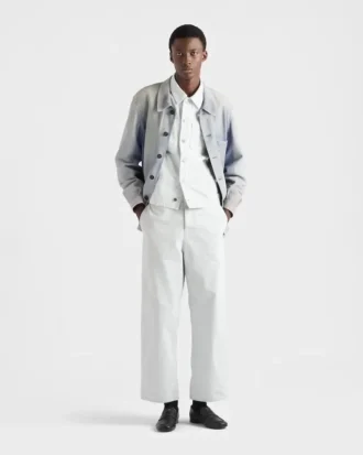 Vanliga blekta jeans