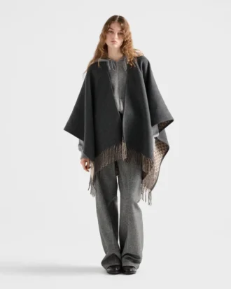 Vändbar poncho i ull och kashmir